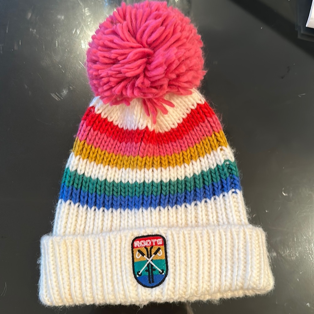 BNWOT Roots toque